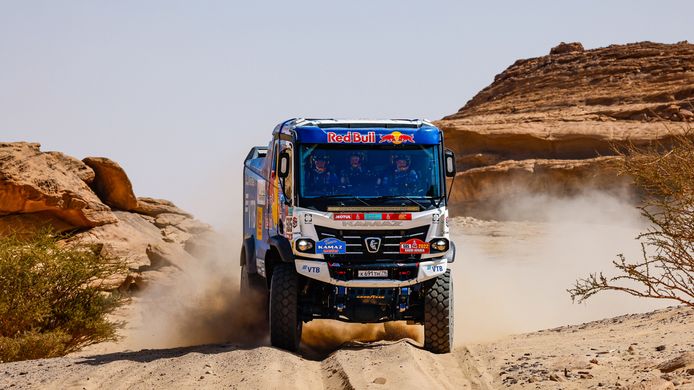 Carlos Sainz se da el gusto de anotarse la etapa reina del Dakar