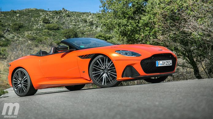 Aston Martin DBS Superleggera Volante