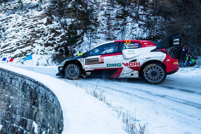 Elfyn Evans: «Que Loeb y Ogier fueran primeros en el Monte suaviza el golpe»