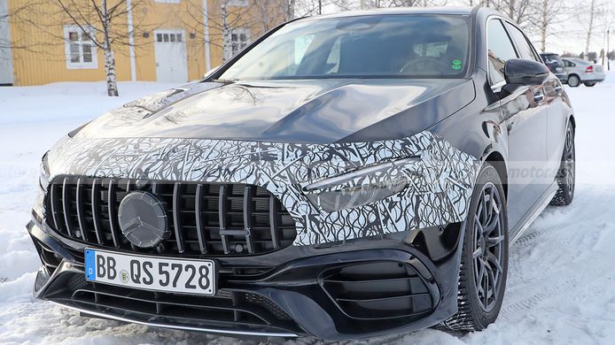 Mercedes-AMG A 45 2022 - foto espía