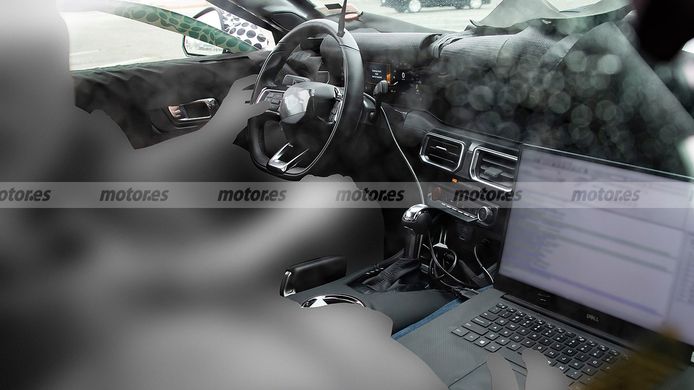 Ford Mustang 2024 - foto espía interior