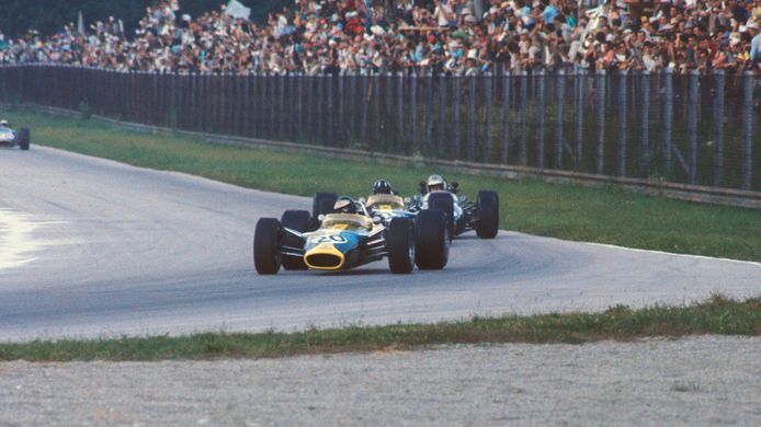 Jim Clark toma el liderato