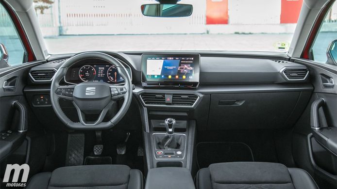 SEAT León 2022 - interior