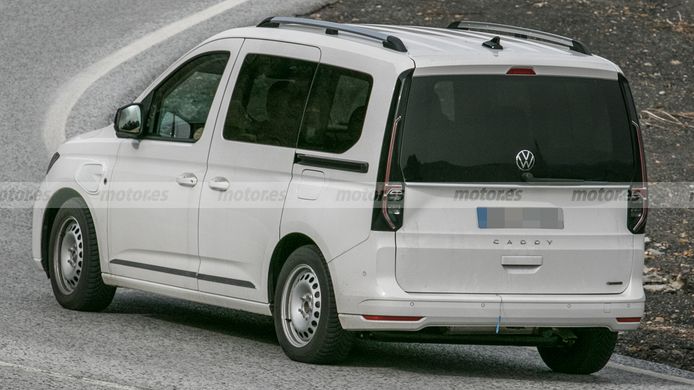 Volkswagen Caddy eHybrid - foto espía posteror