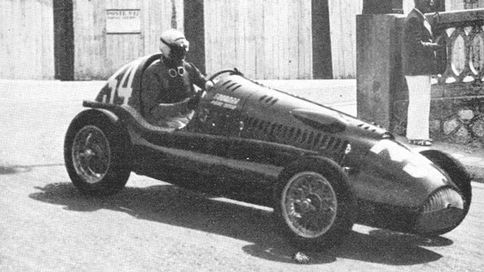 Tazio Nuvolari en el Cisitalia D46