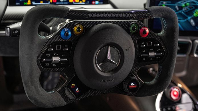 Mercedes-AMG ONE - volante