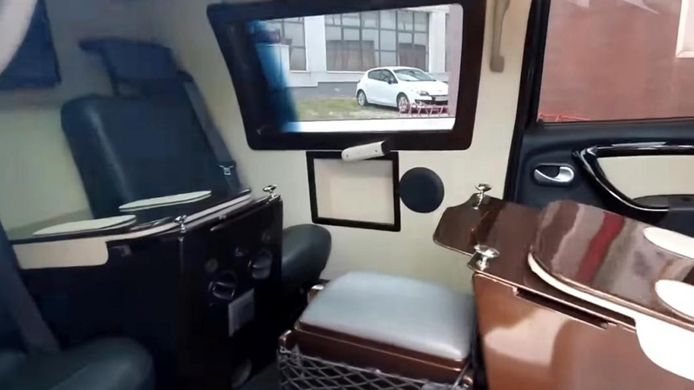 Dacia Duster Limousine - interior