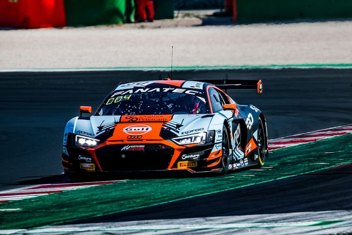 Incontestable victory of the Audi #32 over the Mercedes #89 in Misano