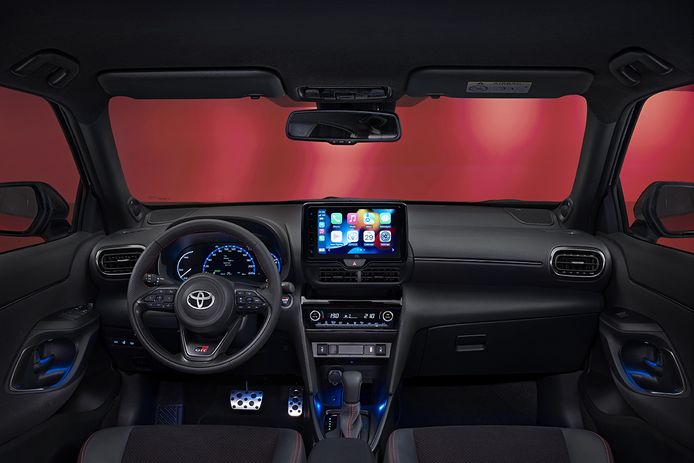 Toyota Yaris Cross GR Sport - interior