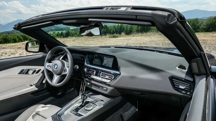 BMW Z4 2023 - interior