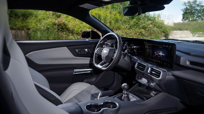 Ford Mustang 2024 - interior