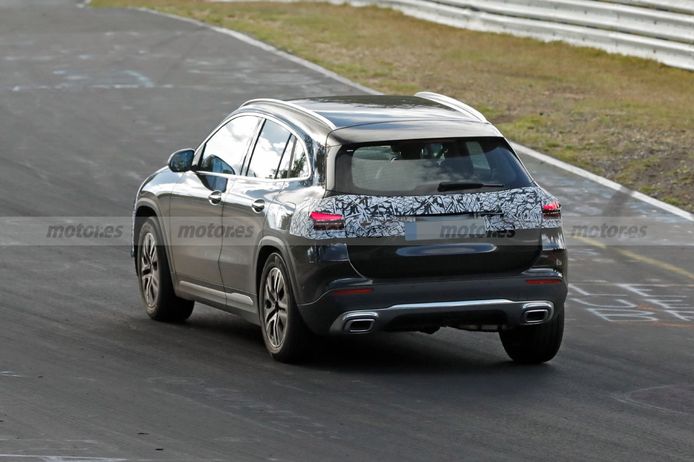Fotos espía Mercedes GLA Facelift 2023 en Nürburgring