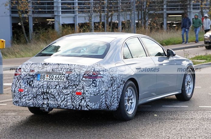 2023 Mercedes E-Klasse Limousine Spionagefoto