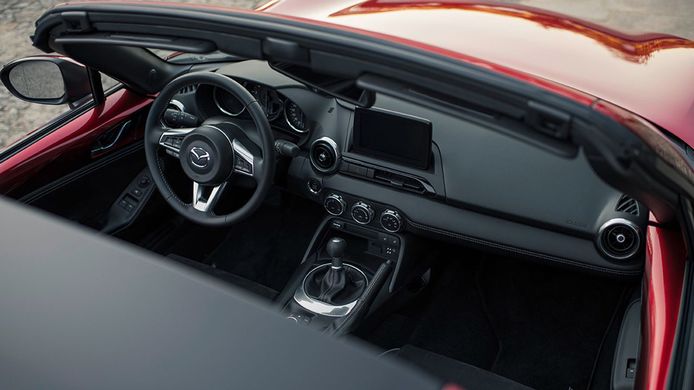 Mazda MX-5 2023 - interior