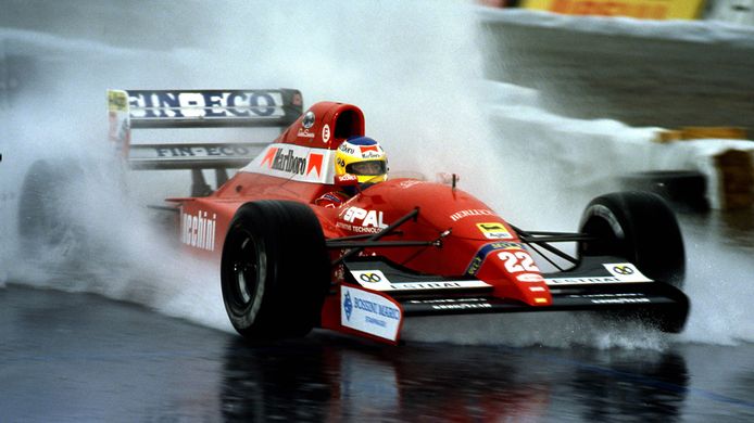 Michele Alboreto en el aguacero de 1992 con el BMS Scuderia Italia Dallara