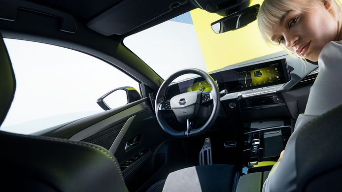 Opel Astra GSe - interior