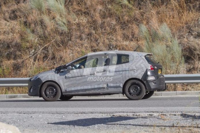 Ford Fiesta 2017 - foto espía lateral