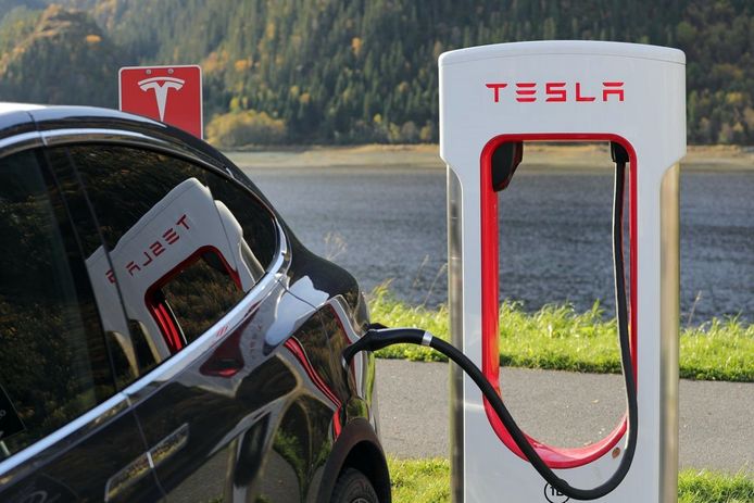 ¿Qué es el Tesla Supercharger? Diferencias con el Tesla Destination Charger