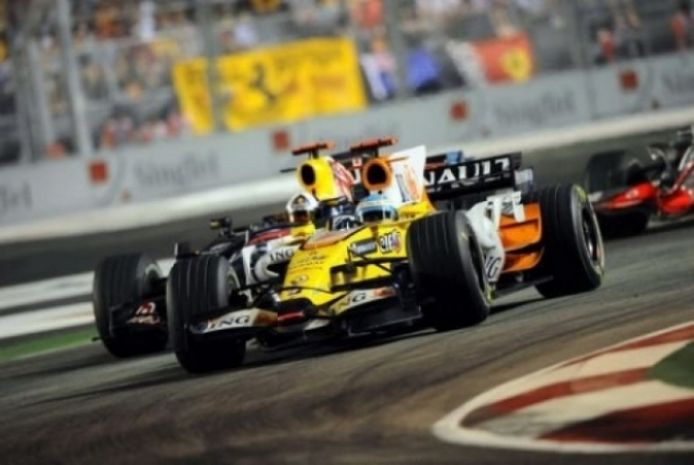 Alonso espera acercarse al podio en Singapur