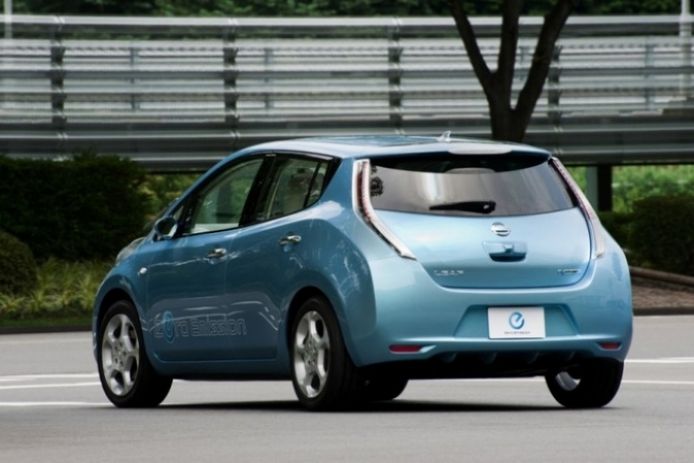 Cargan al Nissan Leaf 5000 dólares de sobreprecio