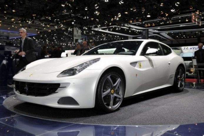 Reservada la producción del Ferrari FF y el Lamborghini Aventador a un año vista