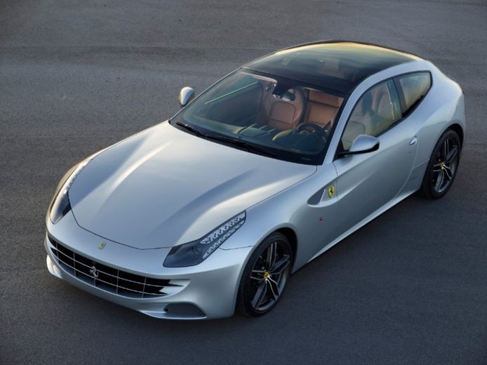 Ferrari incluye un atractivo techo panorámico de cristal en el FF