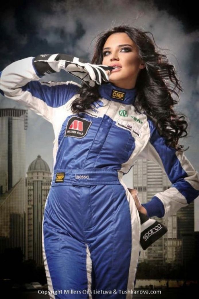 Chica Playboy y piloto de rallyes, la mujer más deseada sobre ruedas