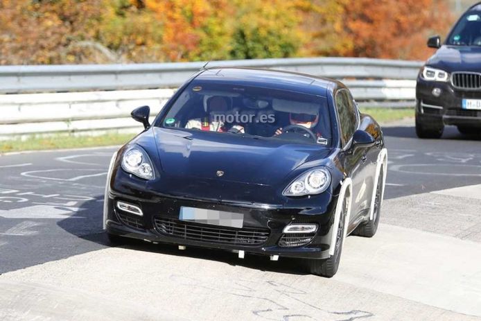 La nueva generación del Porsche Panamera, cazada en pruebas en Nürburgring