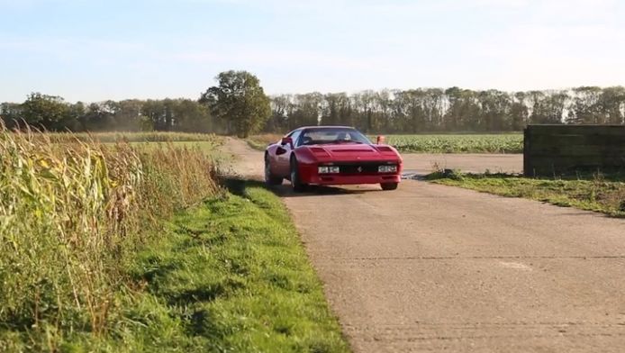 De Gymkhana por el campo con un Ferrari 288 GTO
