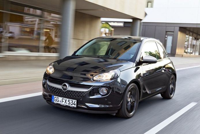 Opel incorpora la serie White Link y Black Link en el Adam