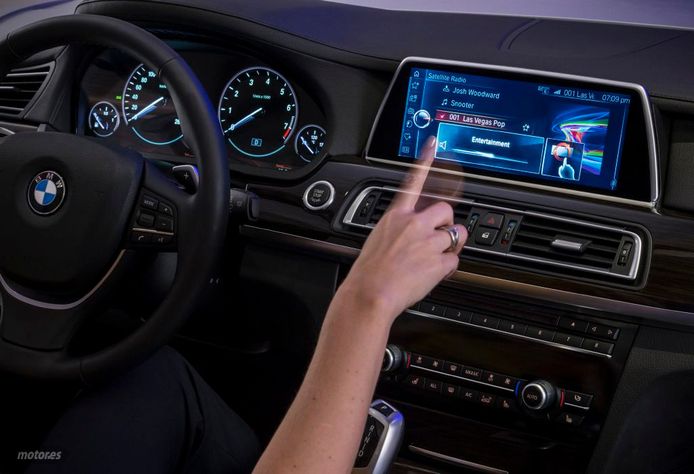 BMW presenta su nuevo iDrive: con pantalla táctil y reconocimiento de gestos