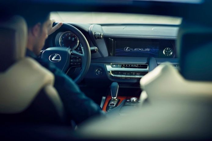 Lexus LC 500h - interior