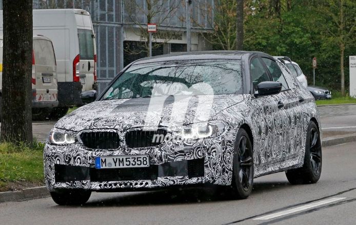 El BMW M5 G30 sale de paseo en su carrocería definitiva