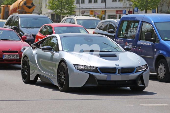 El BMW i8 S que llegará en 2017 pillado en fotos espía