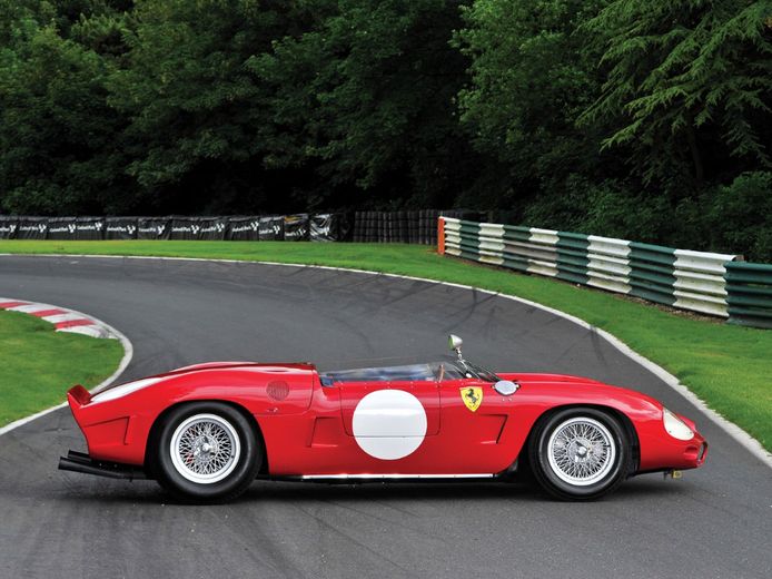 Ferrari 268 SP de 1962, uno de los modelos pioneros de la marca de motor central