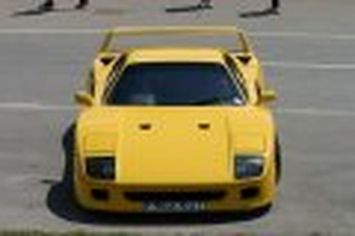 Los raros y veteranos Ferrari amarillos: el F40 de 650 CV del Sultán de Brunei