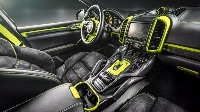 Carlex Design crea un interior poco discreto para un Porsche Cayenne S