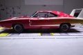 El viejo Dodge Charger Daytona frente al actual Charger Hellcat en el túnel de viento