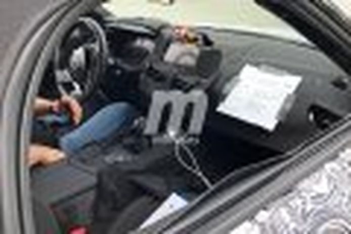 BMW Z5 sDrive 2.0i: nos asomamos por primera vez al interior del roadster