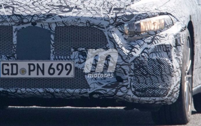 Mercedes-AMG A 40 2018 - foto espía frontal
