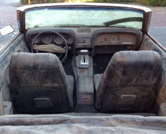 Ford Mustang 4x4 - interior