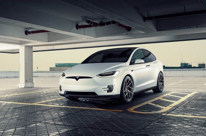 Novitec se atreve con los coches eléctricos y modifica un Tesla Model X