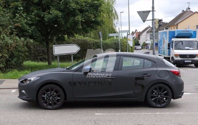 Mazda3 2019 - foto espía lateral