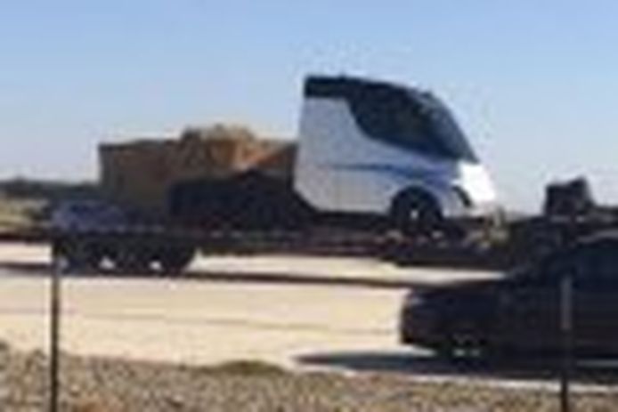 Las primeras fotos filtradas del nuevo camión de Tesla
