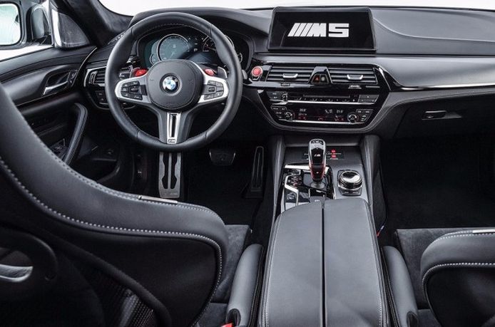 BMW M5 MotoGP Safety Car 2018 - interior