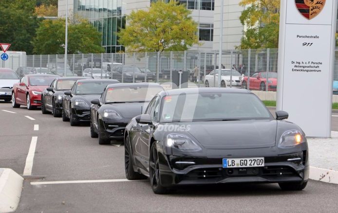 Porsche prueba el Mission E de producción junto a modelos de Tesla 