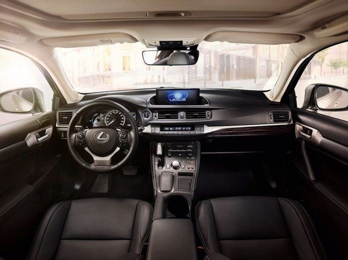 Lexus CT 200h 2018 - interior
