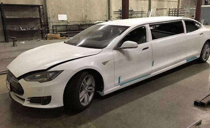 Tesla Model S Limusina