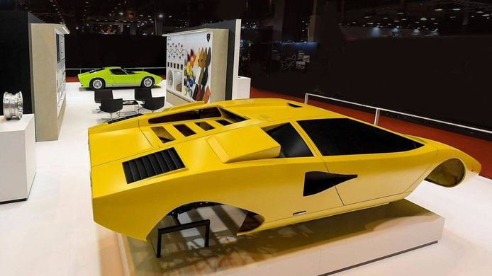 Lamborghini Polo Storico presenta dos magníficos Miura y Countach
