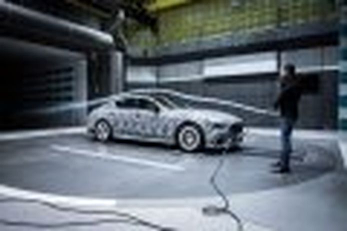 Mercedes-AMG adelanta tres imágenes de la nueva berlina deportiva GT4